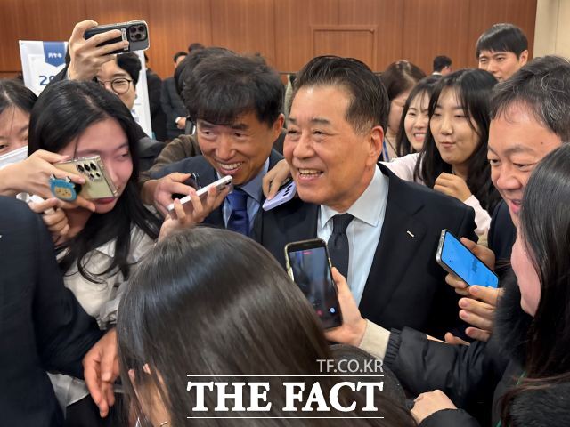 장인화 포스코그룹 회장이 13일 열린 철강업계 신년인사회에 참석했다. /더팩트DB