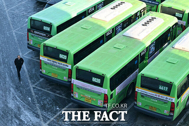'서울 시내버스 총파업' 멈춰 선 시민들의 발.