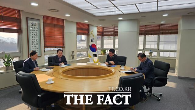 13일 설동호·김지철 대전시·충남도교육감이 최교진 교육부 장관과 면담을 진행하고 있다. /대전시교육청