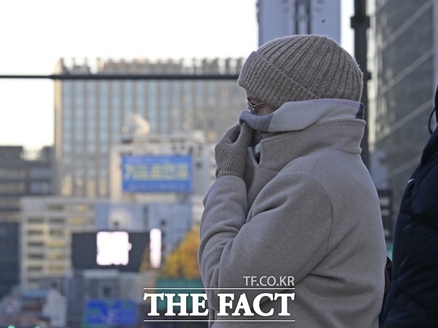 수요일 14일은 아침 기온이 매우 춥겠다. 또 전국 대부분 지역에 빙판길과 도로 살얼음이 나타나는 곳이 많겠다. /송호영 기자