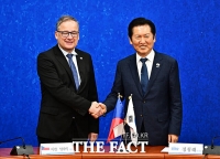  이반 얀차렉 주한체코대사 접견하는 정청래 대표 [TF사진관]