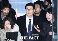  '홈플러스 사태' 김병주 MBK 회장, 구속심사 출석…묵묵부답