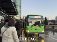  시민들 발만 동동, 지하철은 혼잡…버스 파업에 출근길 교통대란