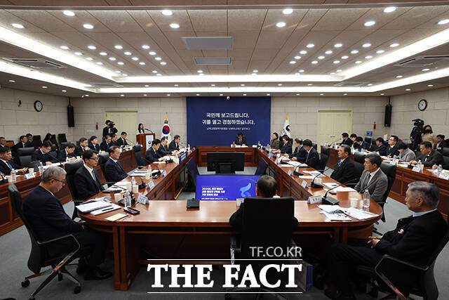 정동영 통일부 장관이 14일 오전 서울 종로구 남북회담본부에서 열린 산하기관 업무보고에 참석해 모두발언을 하고 있다. /통일부