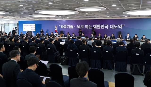 지난 12일 오전 세종특별자치시 국가과학기술연구회에서 열린 '과학기술분야 출연연구기관 업무보고' 에서 배경훈 부총리 겸 과학기술정보통신부 장관이 발언하고 있다. /과학기술정보통신부