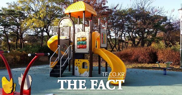 대전시 서구는 14일 올해부터 강화된 어린이활동공간 환경 안전관리 기준을 적용한 관련 시설 지도 점검을 시행한다고 밝혔다. 사진은 대전 서구 관내 어린이놀이시설 모습. /대전 서구