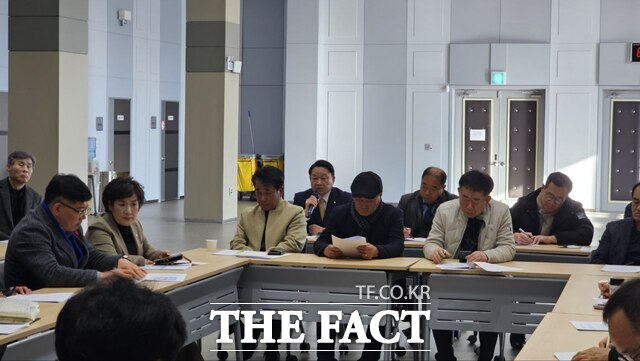 한문선 여수상공회의소 회장이 13일 여수상공회의소 열린마루 회의장에서 열린 전남 동부권 열린 포럼에서 발언하고 있다. /고병채 기자