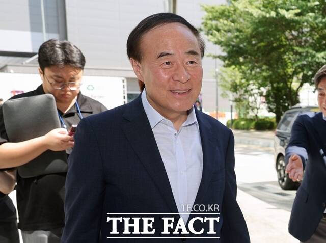 전영현 삼성전자 부회장(사진)이 이끄는 DS부문은 지난해 4분기 16조원 이상의 영업이익을 냈을 것으로 예상된다. /더팩트 DB