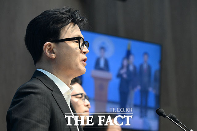 '제명' 관련 입장 밝히는 한 전 대표.