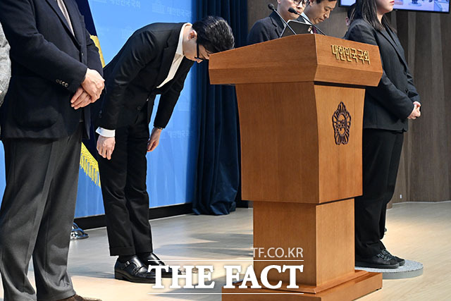 '제명' 관련 입장 밝히는 한 전 대표.