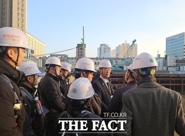 지난해 12월 11일 개최된 대전시 중구의 화약류 발파 공사 관련 주민간담회 모습. /대전 중구