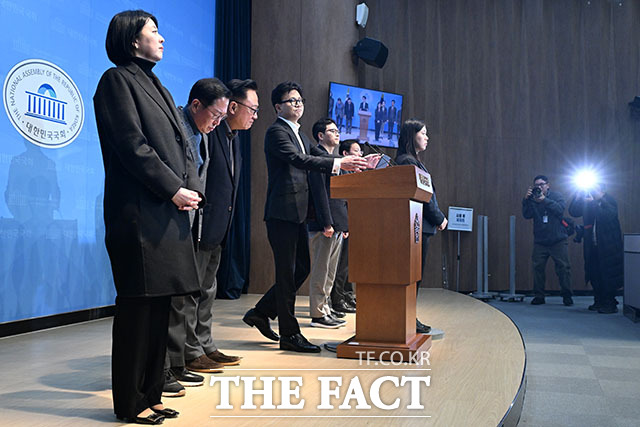 '제명' 관련 입장 밝히는 한 전 대표.