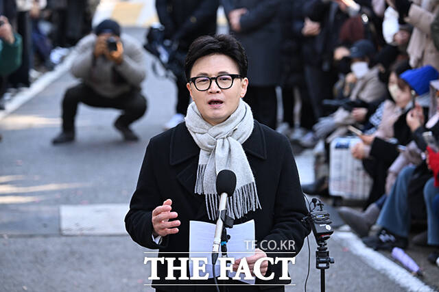 국민의힘 중앙윤리위원회가 14일 '당원게시판 사태'와 관련해 한동훈 전 대표의 제명 징계를 결정했다. 사진은 한 전 대표가 지난달 3일 오후 서울 여의도 국회에서 기자회견을 열고 발언하고 있는 모습. /박헌우 기자