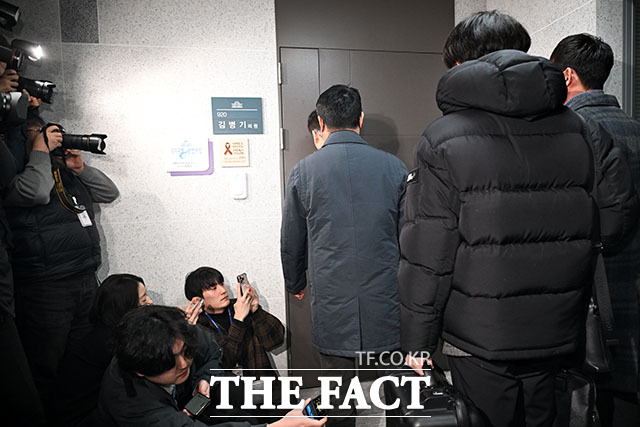 경찰, 김병기 의원 사무실 압수수색 돌입.