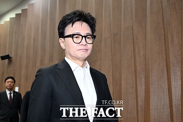 '제명' 관련 입장 밝히는 한 전 대표.