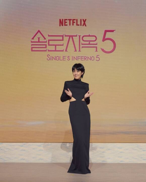 넷플릭스 오리지널 '솔로지옥5'에 MC로 출연하는 홍진경이 출연 소감을 전했다. /넷플릭스