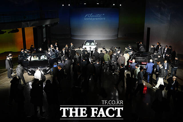 르노코리아 글로벌 플래그십 미디어 공개 행사가 지난 13일 오전 서울 광진구 그랜드 워커힐에서 열린 가운데 르노 필랑트 차량이 공개되고 있다. /서예원 기자