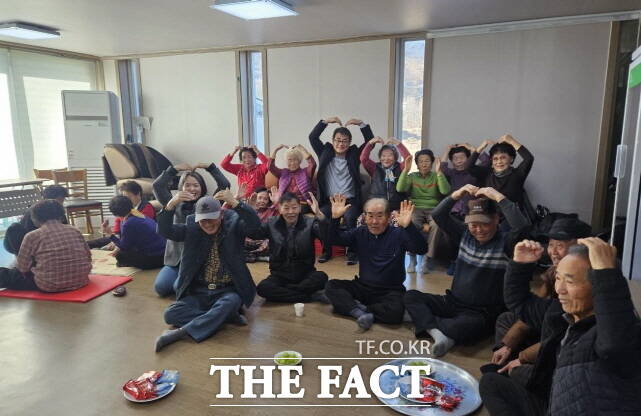 공주시 의당면 경로당 새해 인사 장면 /공주시
