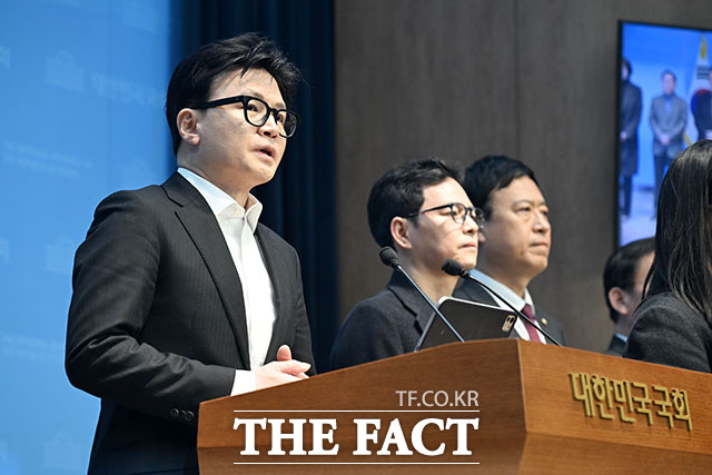 한동훈 전 국민의힘 대표가 14일 오후 서울 여의도 소통관에서 기자회견을 열고 입장을 밝히고 있다. /국회=남용희 기자