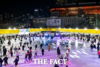  서울광장 스케이트장, 개장 26일 만에 10만명 돌파