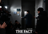  압수수색 위해 김병기 위원실 들어서는 경찰 [포토]