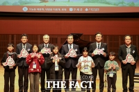  롯데, 노후 지역아동센터 개선 'mom편한 꿈다락' 100호점 개관 [포토]