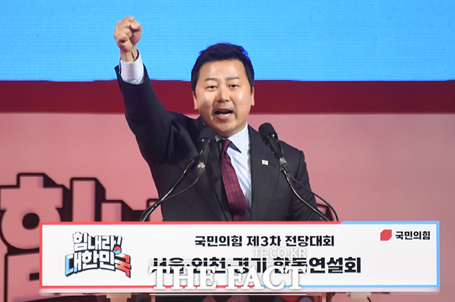 [더팩트ㅣ고양=이새롬 기자] 장예찬 국민의힘 청년 최고위원 후보가 2일 오후 경기 고양종합체육관에서 열린 국민의힘 제3차 전당대회 서울·경기·인천 합동연설회에서 정견 발표를 하고 있다.