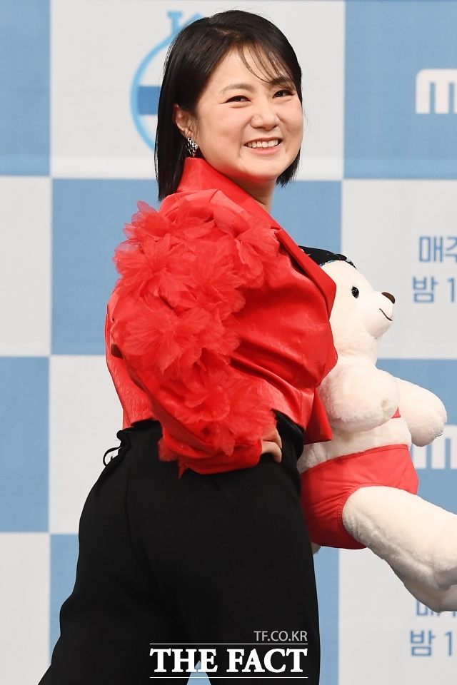 박나래가 언론 인터뷰로 긴 침묵을 깨고 해명 입장을 밝혀 그 배경에도 관심이 쏠리고 있다. 하지만 박나래의 해명들은 '차라리 안하느니만 못했다' '오히려 마이너스가 됐다'는 지적도 나왔다. /더팩트 DB