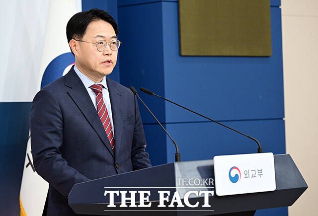 이문배 외교부 부대변인이 15일 오후 서울 종로구 외교부에서 현안 관련 정례브리핑을 하고 있다. /임영무 기자