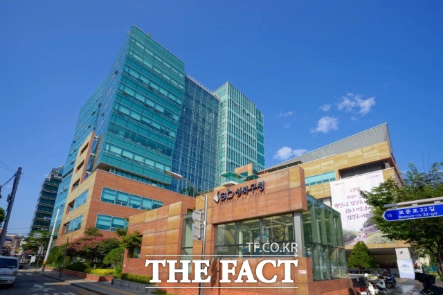 서울 성북구(구청장 이승로)는 15일부터 '성북구 아동·청소년 동행카드' 발급을 시작한다고 밝혔다. /성북구