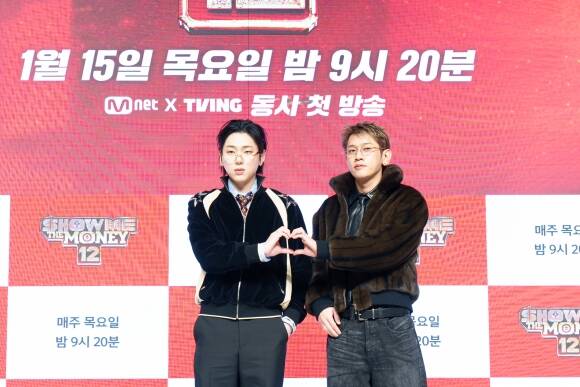 래퍼 겸 프로듀서 지코(왼쪽)가 Mnet '쇼미더머니12' 제작발표회에 참석해 프로듀서로 출연하는 소감을 전했다. /Mnet