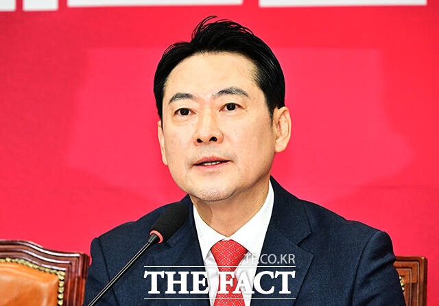 장동혁 국민의힘 대표가 15일 오전 서울 여의도 국회에서 열린 최고위원회의에 참석해 모두발언을 하고 있다. /국회=배정한 기자