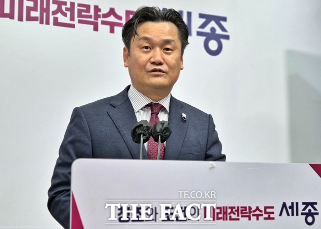 권영석 세종시 환경녹지국장이 15일 시청 정음실에서 언론브리핑을 열고 2026년 환경녹지국 주요 업무계획을 발표하고 있다. /김형중 기자