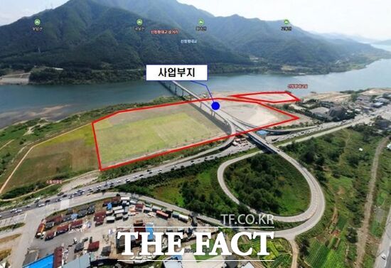 가평군이 오는 12월까지 완공할 예정인 54홀 규모의 파크골프장 사업 부지 항공 사진. /가평군