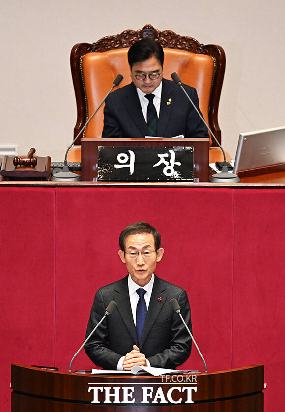 김호철 신임 감사원장이 15일 오후 서울 여의도 국회에서 열린 본회의에 참석해 인사말 하고 있다. /국회=배정한 기자