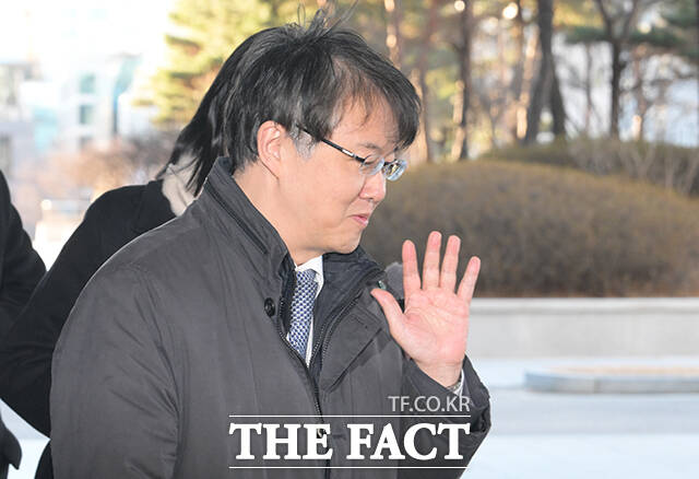 김태훈 본부장(서울남부지검장)이 8일 오전 서울 서초구 서울고등검찰청 청사에 마련된 '정교유착 비리 합동수사본부(합수본)' 사무실로 출근하고 있다. /박헌우 기자