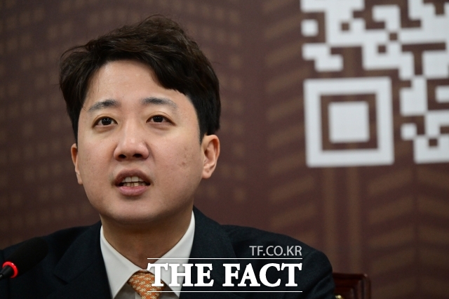 이준석 개혁신당 대표가 15일 한동훈 전 대표에게 신당 창당이나 서울시장 보궐선거 출마를 권했다. 사진은 지난 1일 오전 서울 여의도 국회에서 열린 최고위원회의에서 발언하는 이 대표. /남윤호 기자