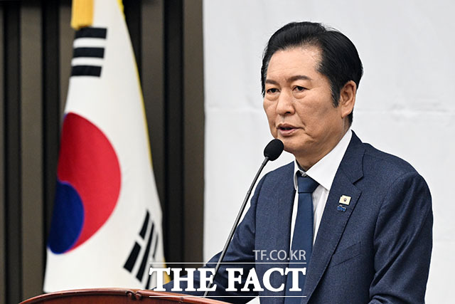 발언하는 정 대표(오른쪽).