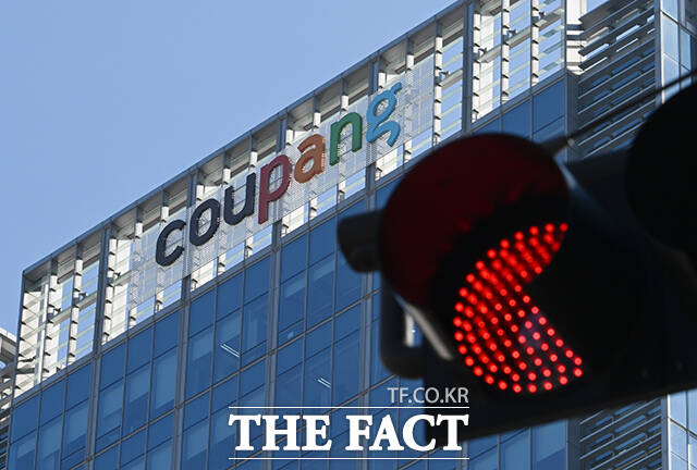 쿠팡 의혹을 수사하는 안권섭 상설특별검사팀이 쿠팡 취업규칙 변경·승인 당시 고용노동부 간부를 조사하고 있다. /박헌우 기자