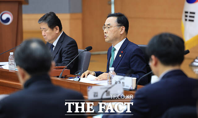 차정인 국가교육위원회 위원장이 15일 오후 서울 종로구 정부서울청사 별관 국제회의실에서 열린 국가교육위원회 제64차 회의에 참석해 모두발언을 하고 있다. /임영무 기자