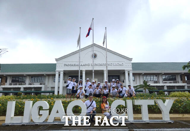 2025년 리가오시청사 방문 후 기념촬영, 앞줄왼쪽 동국대 길종구교수와 필리핀 반지킴회장. /독도사랑회