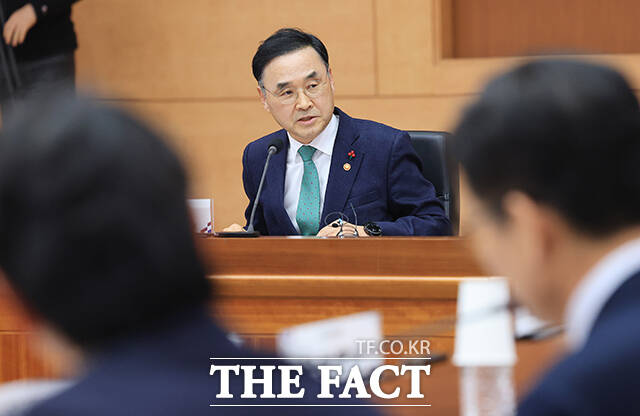 차정인 국가교육위원회 위원장이 15일 오후 서울 종로구 정부서울청사 별관 국제회의실에서 열린 국가교육위원회 제64차 회의에 참석해 모두발언을 하고 있다. /임영무 기자