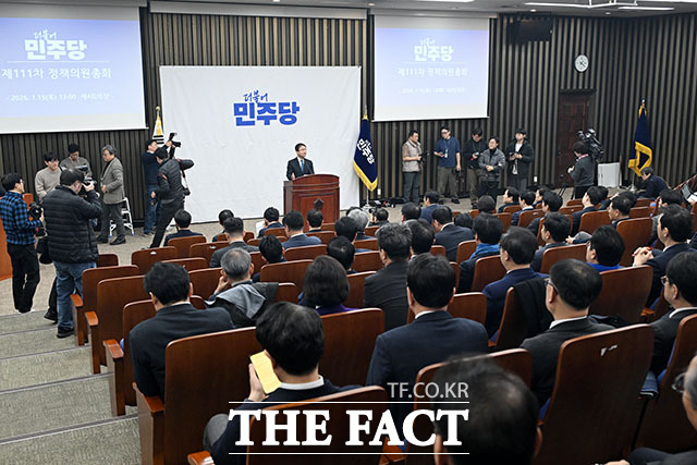 발언하는 정 대표(오른쪽).