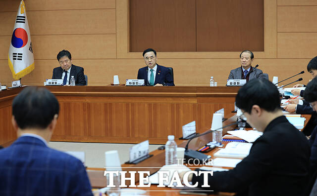 차정인 국가교육위원회 위원장이 15일 오후 서울 종로구 정부서울청사 별관 국제회의실에서 열린 국가교육위원회 제64차 회의에 참석해 모두발언을 하고 있다. /임영무 기자