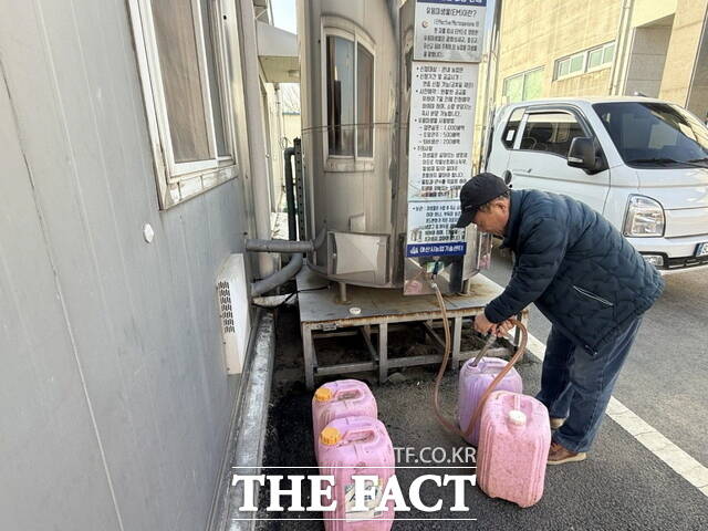 아산시는 친환경 농업 실현을 위해 농업용 미생물 15만ℓ를 연말까지 무상으로 보급한다. /아산시