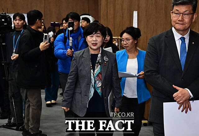 서영교 더불어민주당 의원이 15일 오전 서울 여의도 국회 소통관에서 기자회견을 열고 서울시장 출마선언을 하고 있다. /국회=배정한 기자