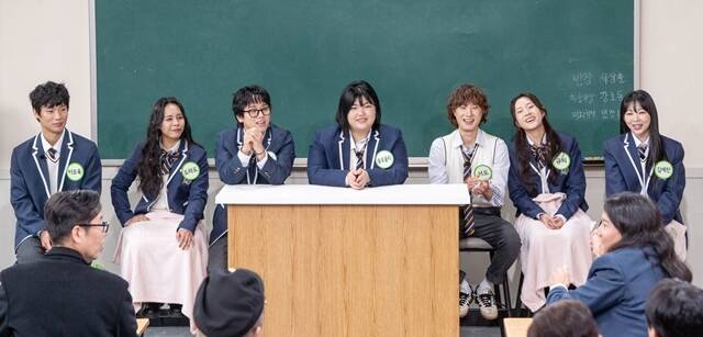 가수 이오욱 도라도 김재민 슬로울리 서도 규리 김예찬(왼쪽부터)이 오는 17일 방송되는 JTBC 예능프로그램 '아는 형님'에 출연한다. /JTBC