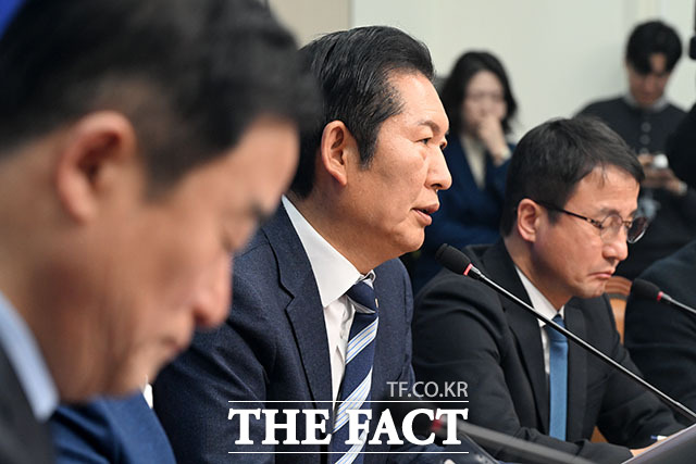 정청래 더불어민주당 대표가 16일 오전 서울 여의도 국회에서 열린 최고위원회의에서 발언을 하고 있다./국회=남용희 기자