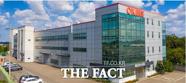반도체 검사용 소켓 제조·판매업체 오킨스전자가 자사주 기반 교환사채(EB)를 발행하면서 주주들의 불만이 속출하고 있다. /오킨스전자 홈페이지 갈무리