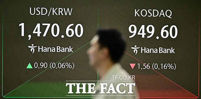 코스피는 이날 개장 직후 4820.66으로 출발해 최고 4827.86까지 뛰어 사상 최고치를 경신했다.